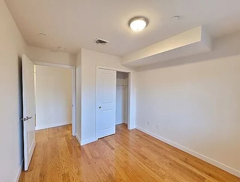 Astoria Condo: 2822 Astoria Blvd