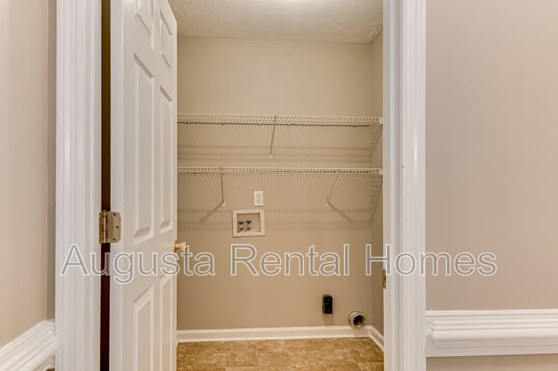 Grovetown House: 223 Taylor Circle