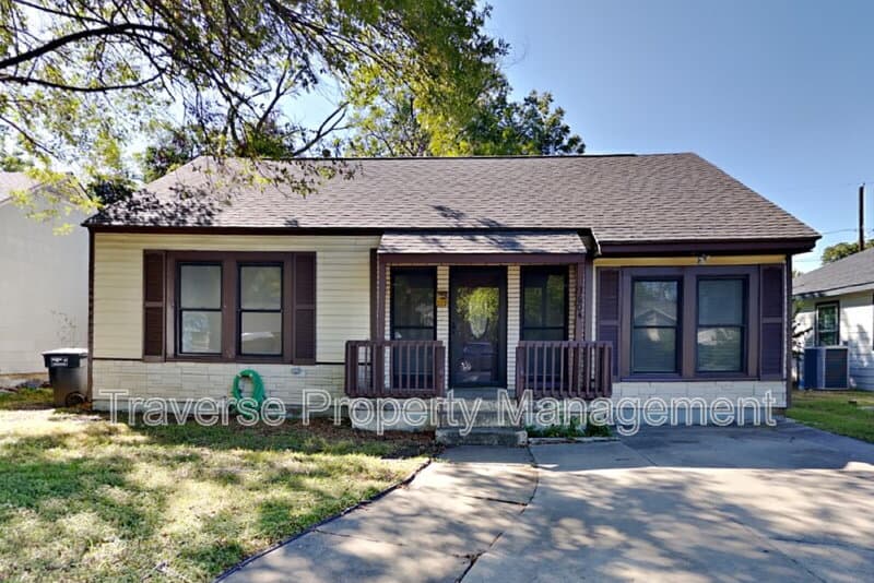 Fort Worth House: 3604 Baldwin Ave
