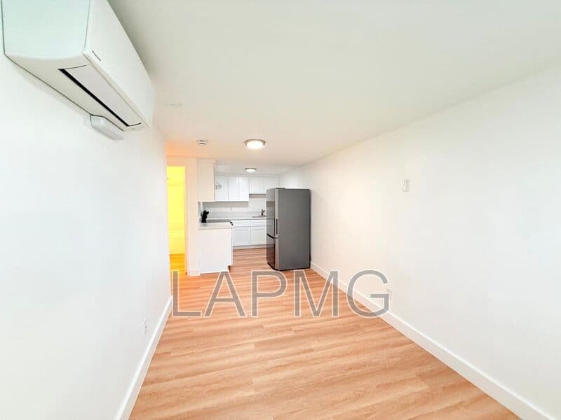Los Angeles House: 1715 Westmoreland Blvd