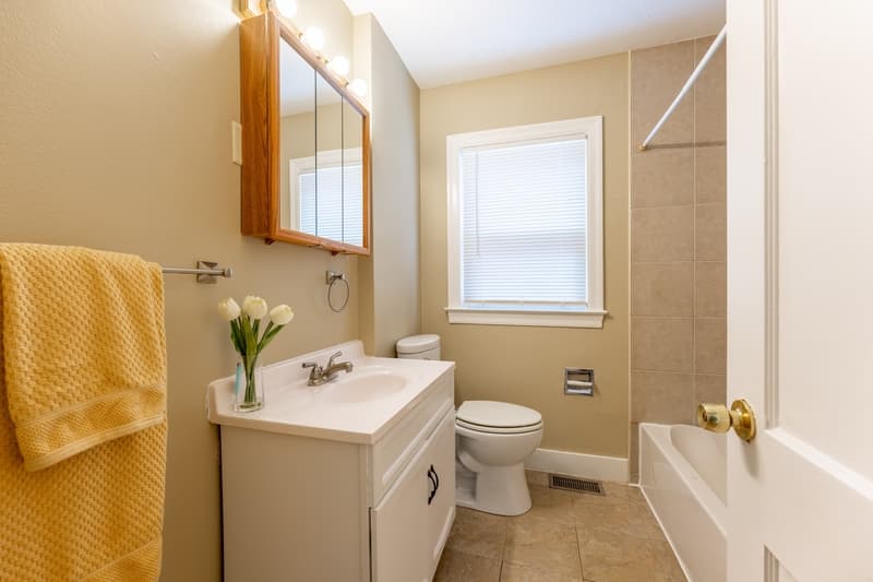 Rockford Condo: 2315 Auburn Street - 1 W