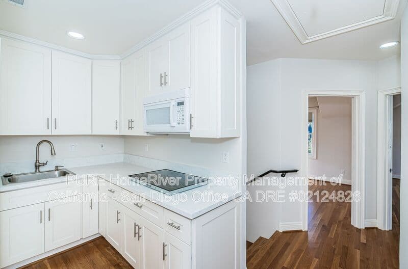 San Diego House: 2477 A St