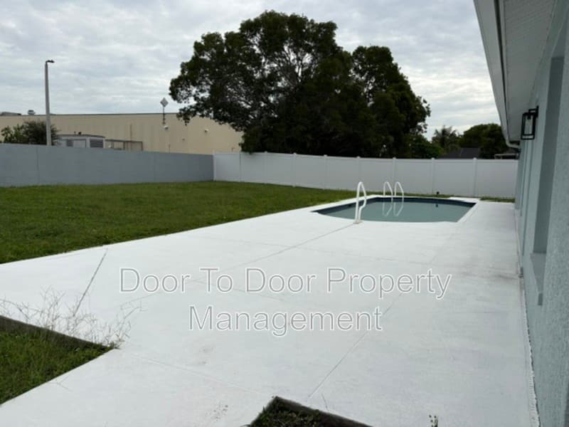 Fort Myers House: 15579 Spring Line Lane