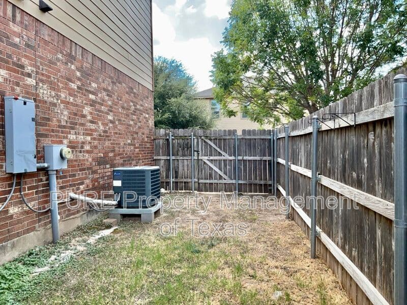 Georgetown Townhome: 124 S. Holly Street