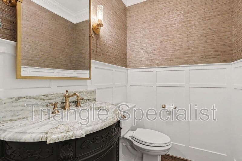 Raleigh House: 6121 Carlyle Drive