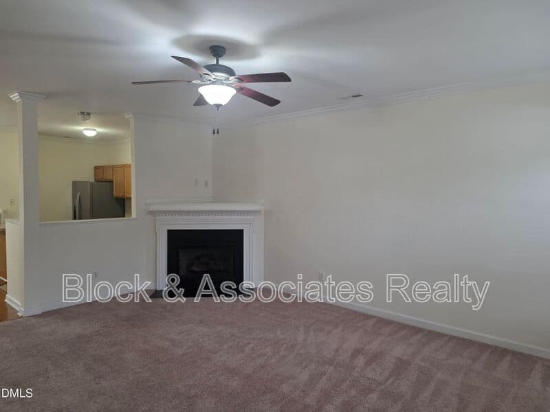 Raleigh House: 8346 Glenwood Springs Ct