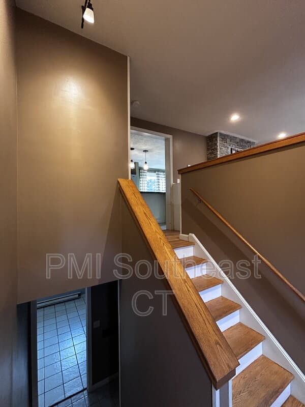 Mystic House: 250 Capstan Ave
