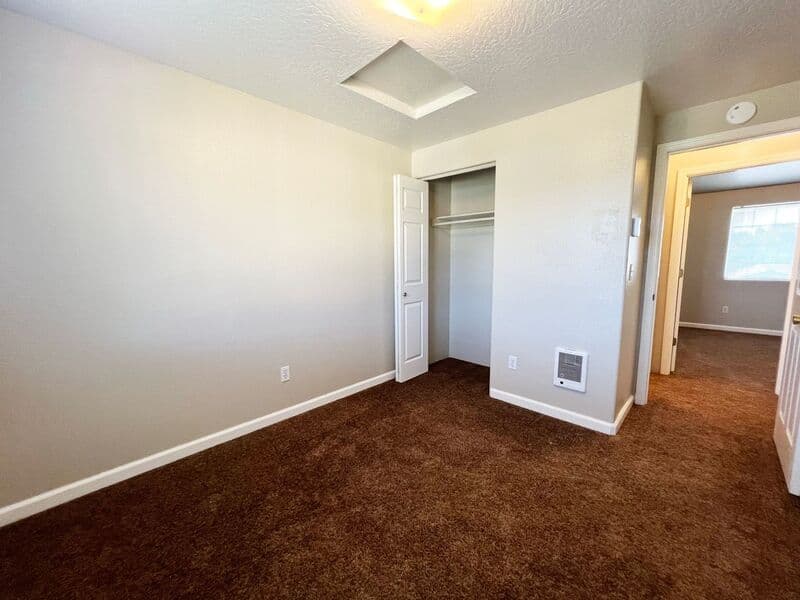 Springfield Townhome: 782 North Cloverleaf Loop
