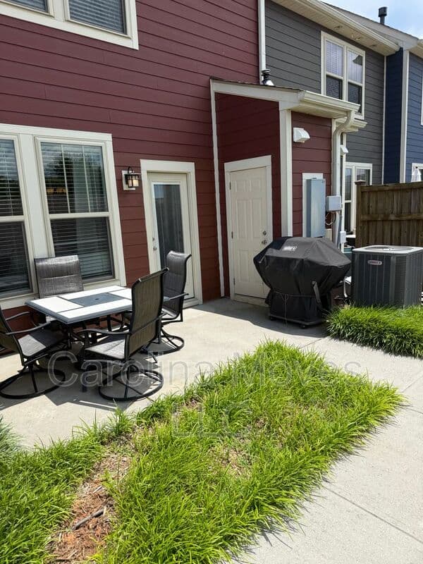 Greer Townhome: 604 Springbank Alley
