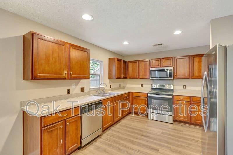 Summerville House: 407 Cotton Hope Lane