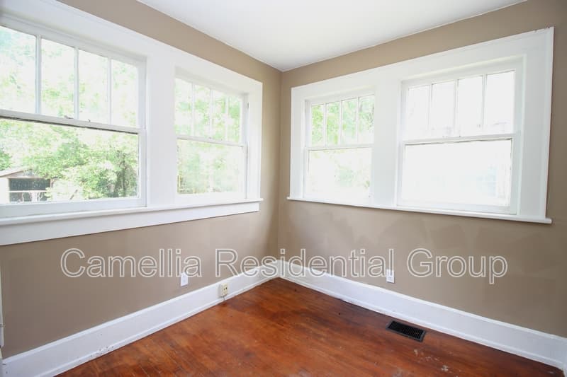 Birmingham House: 8211 Rugby Avenue
