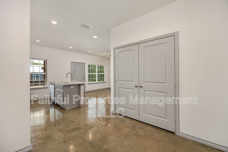 Tyler Condo: 13554 Farm to Market Road 14 - 19