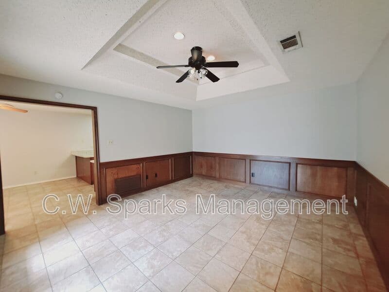 Dallas House: 3917 Saint Christopher Lane