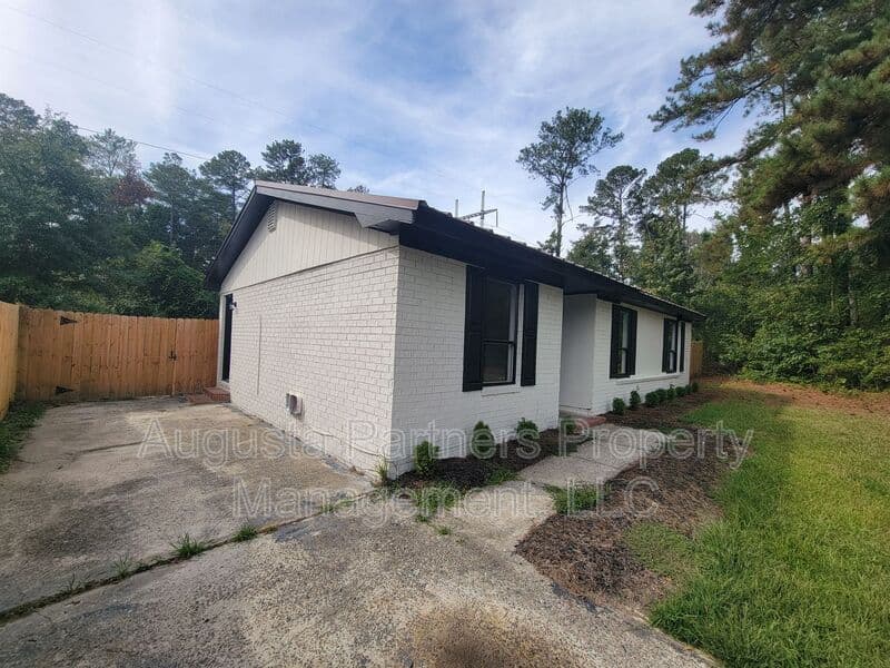 Augusta House: 3619 Abbey Road