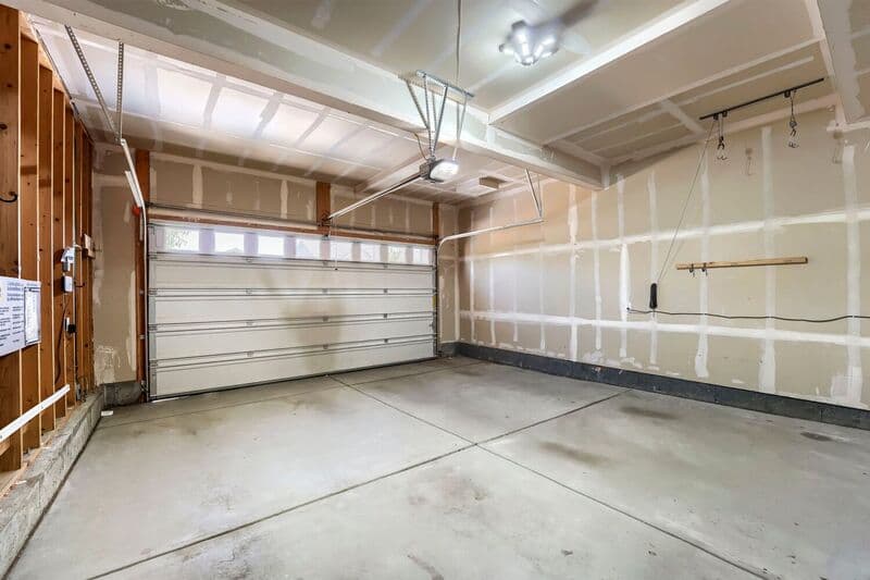 Aurora House: 6181 N Malaya St