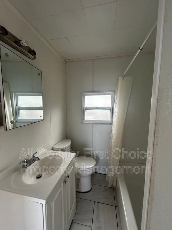 St. Petersburg House: 5475 42nd St N