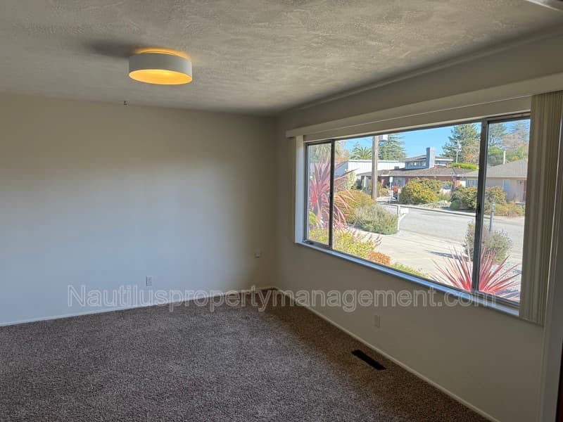 Santa Cruz House: 323 Spring Street