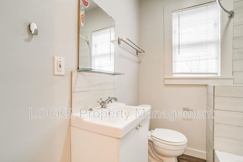 Fort Worth House: 1411 6th Avenue