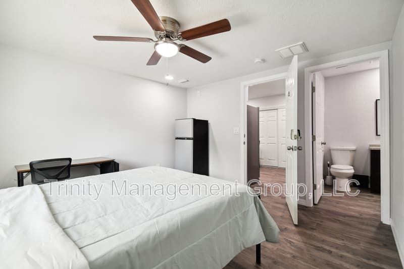 Dunedin House: 1051 Dogwood Drive - Room 4
