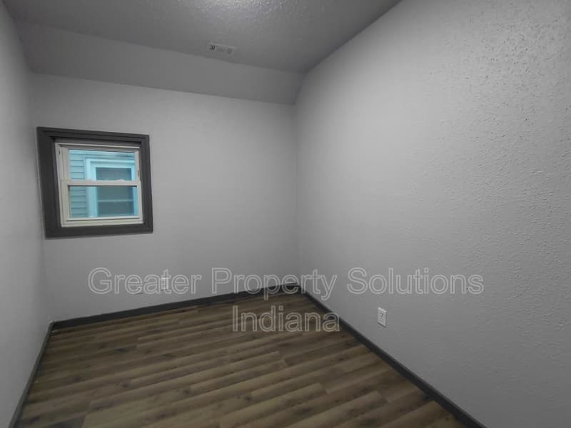Michigan City House: 731 West 4th StUpper