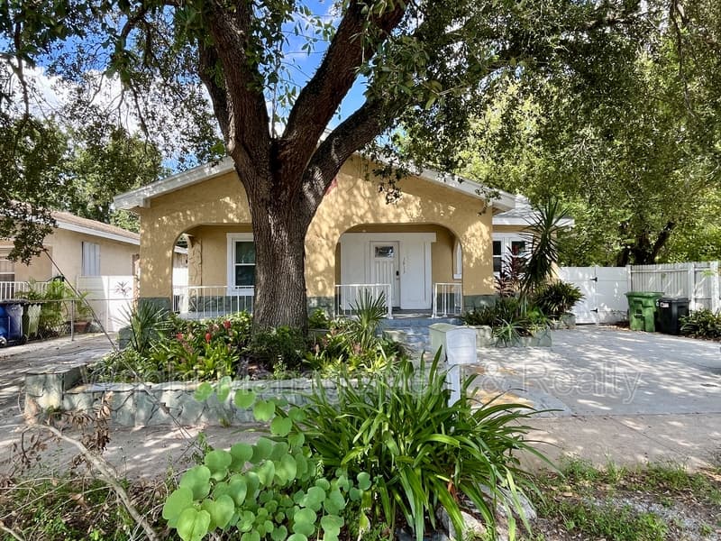 Tampa House: 2913 West Tampa Bay Boulevard