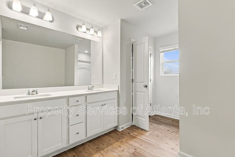 Flowery Branch House: 5313 Melbourne Ln