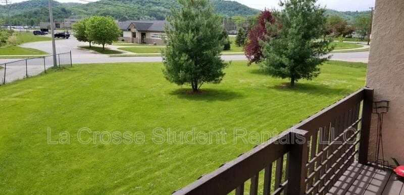 La Crescent Apartment: 619 Welshire Drive