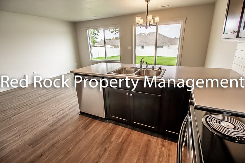 Spokane Valley Condo: 2009 North Flora Road
