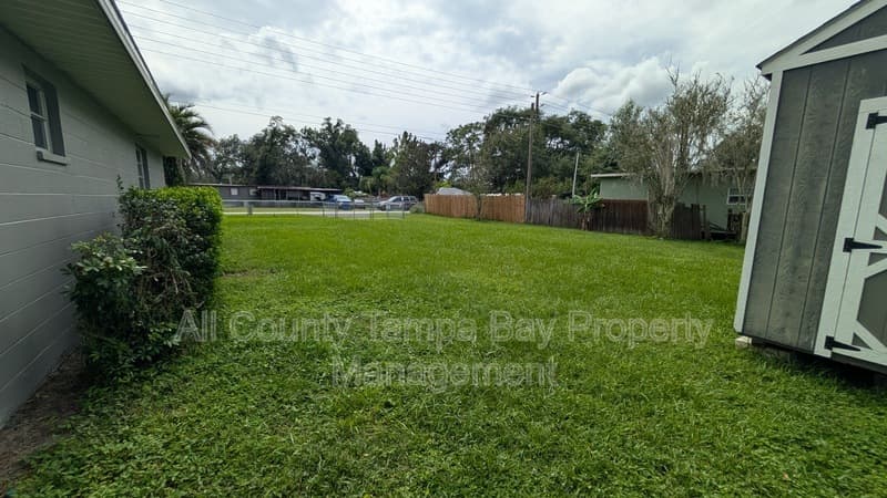 Zephyrhills House: 38327 Palm Grove Dr