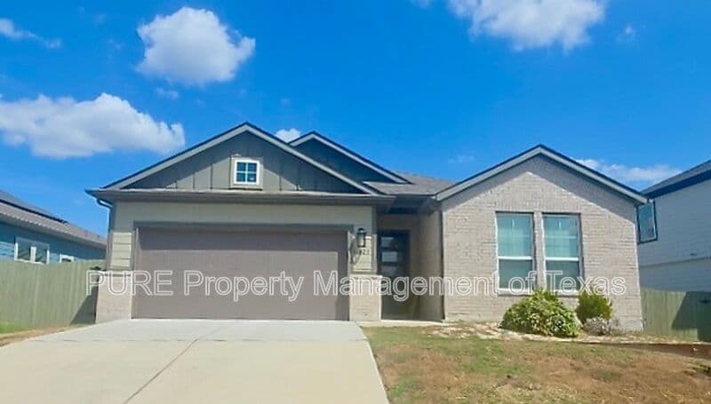 Manor House: 16520 Summery St