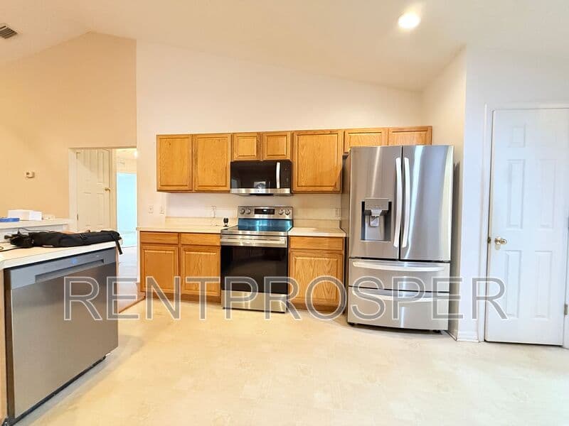 Palm Bay House: 778 Hamm St NW
