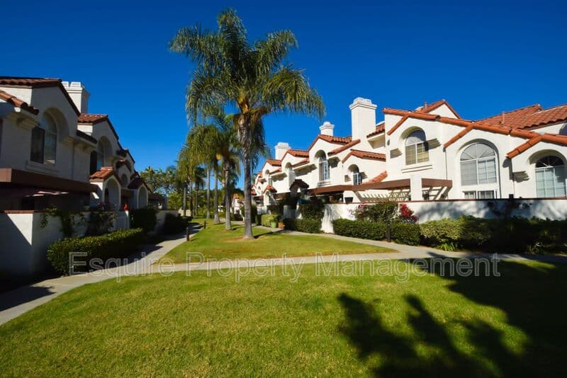 CAMARILLO House: 804 CALLE LOS GATOS
