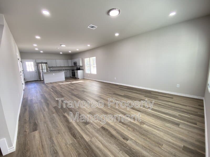 Fort Worth House: 1309 Arizona Ave