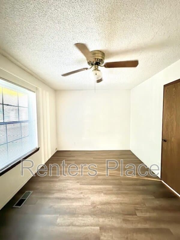 Broken Arrow House: 621 South Fir Avenue
