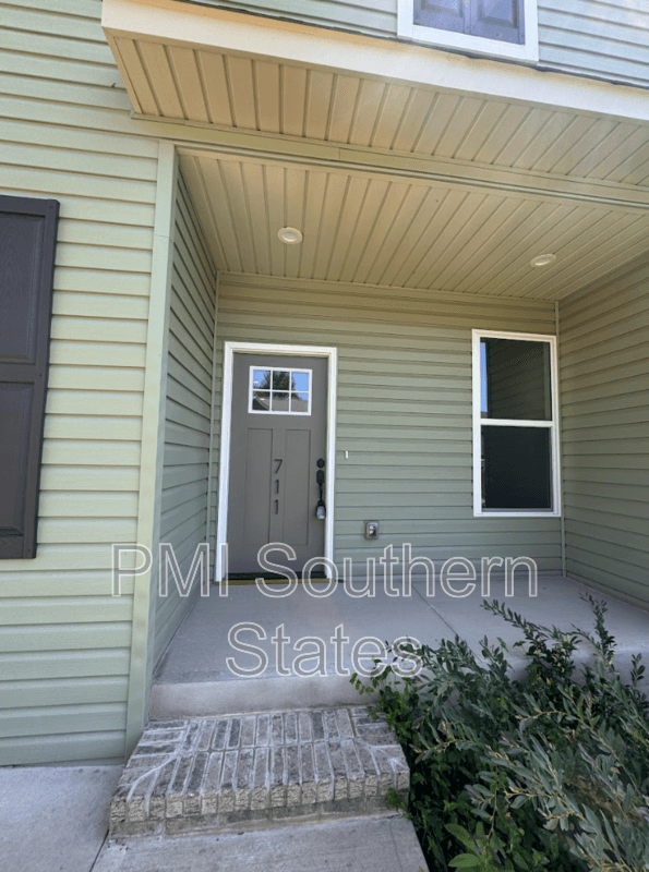 Greenville House: 711 Rockcliff St