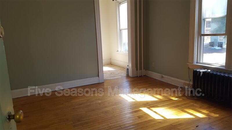 Burlington Condo: 122 Buell st - A