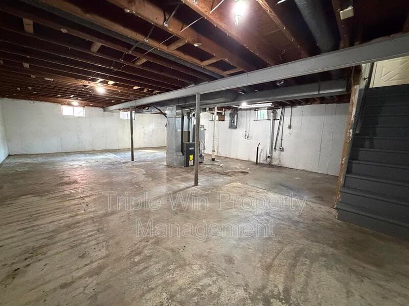 Saint Louis House: 1380 Cove Ln