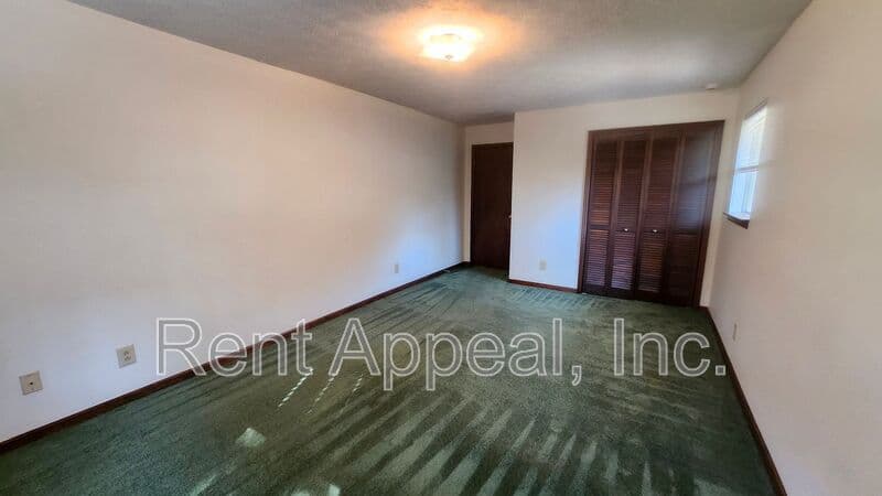 Lawrenceville House: 2023 Poplar Rdg
