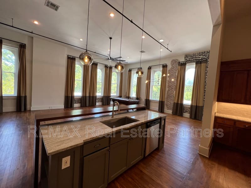 Hattiesburg Condo: 601 Court St Ste 201