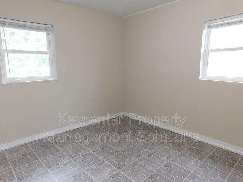 Staunton House: 1008 Perry St