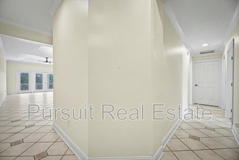 Sawgrass House: 100 Bermuda Bay Circle #104