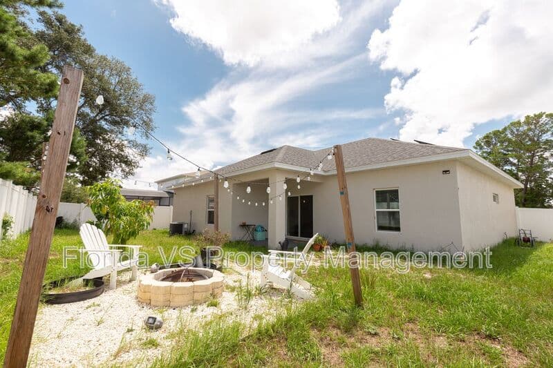 Poinciana House: 217 Fig Ct