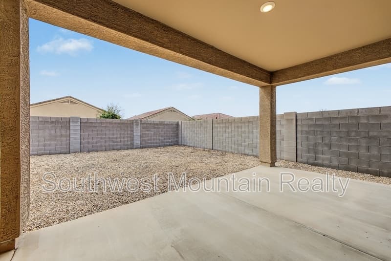 Florence House: 11553 E Sunflower Ln