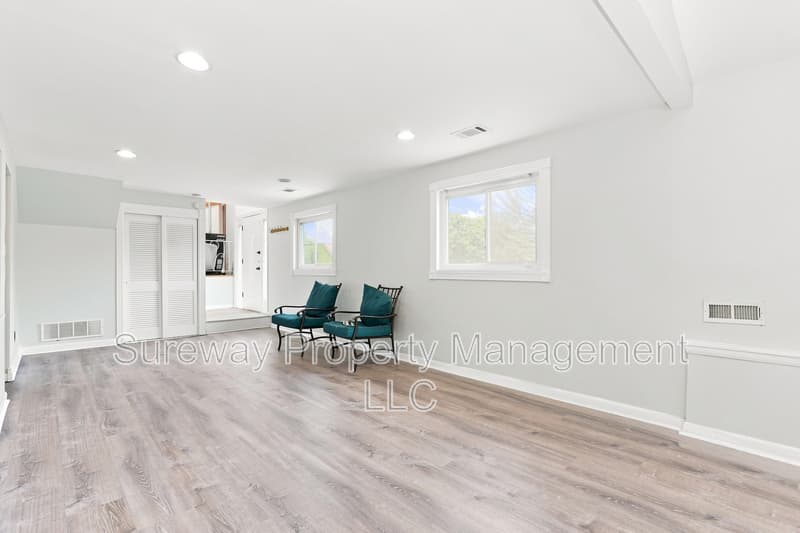 Somerdale House: 991 Sherbrook Circle
