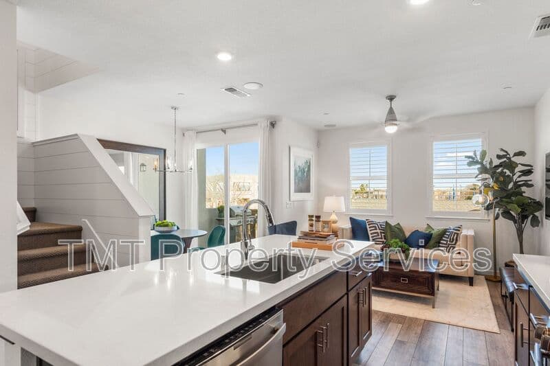 Sacramento Townhome: 31 Advantage Court