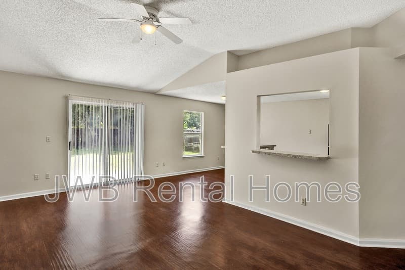 Jacksonville House: 8516 Shuter Ct