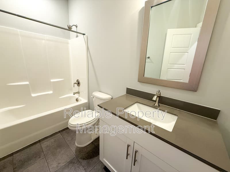 Clayton House: 22 S Laird Dr
