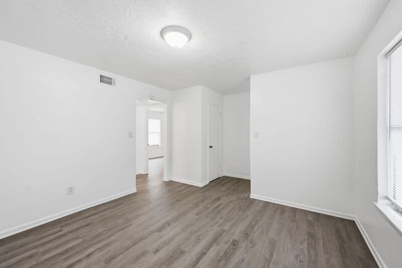 Kirbyville House: 1410 South Elizabeth Ave