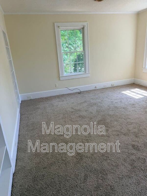 Henderson Condo: 415 E Andrews Ave