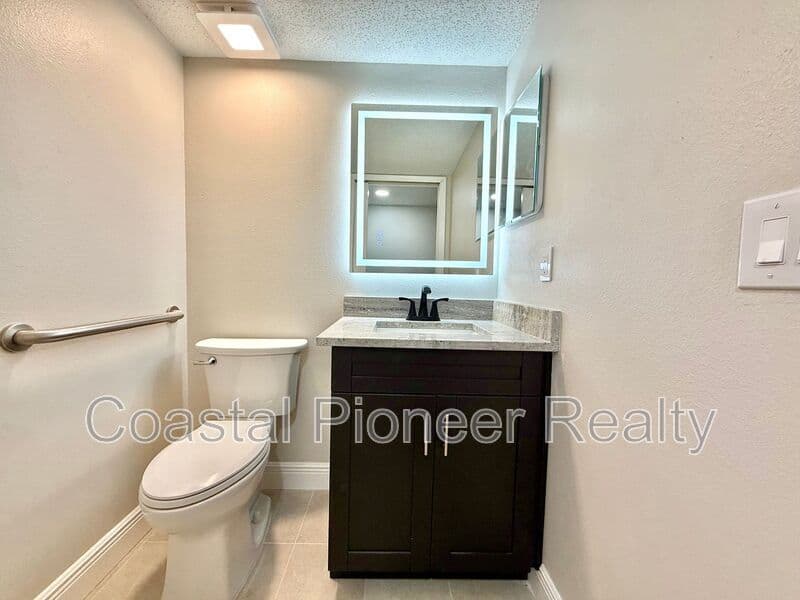 Tampa House: 8731 Huntfield St